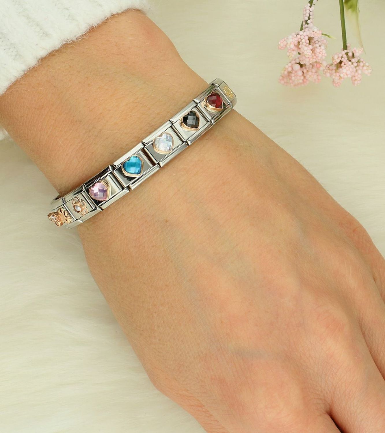 Nomination Link zawieszka charms Rose Gold 9K Serce z czerwonym kryształem 430608 005. Spersonalizuj swoją bransoletkę Nomination dodając do niej element z kolekcji COMPOSABLE. Prezent dla kobiety..jpg